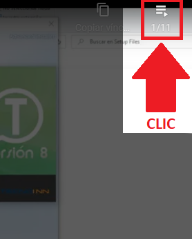 La cabeza y el torso de un esqueleto de dinosaurio;
           tiene una cabeza grande con dientes largos y afilados